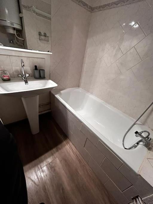 אלוס Confortable Appartement, Panorama Sud, Vue Montagne מראה חיצוני תמונה