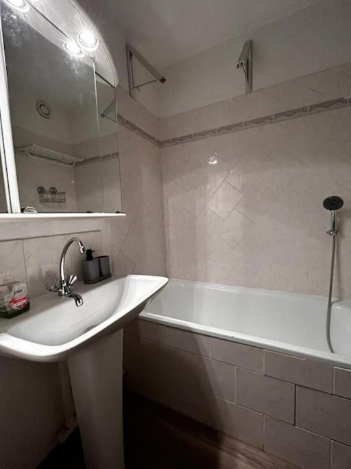 אלוס Confortable Appartement, Panorama Sud, Vue Montagne מראה חיצוני תמונה