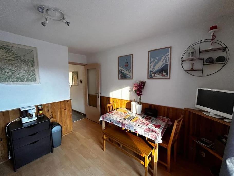 אלוס Confortable Appartement, Panorama Sud, Vue Montagne מראה חיצוני תמונה